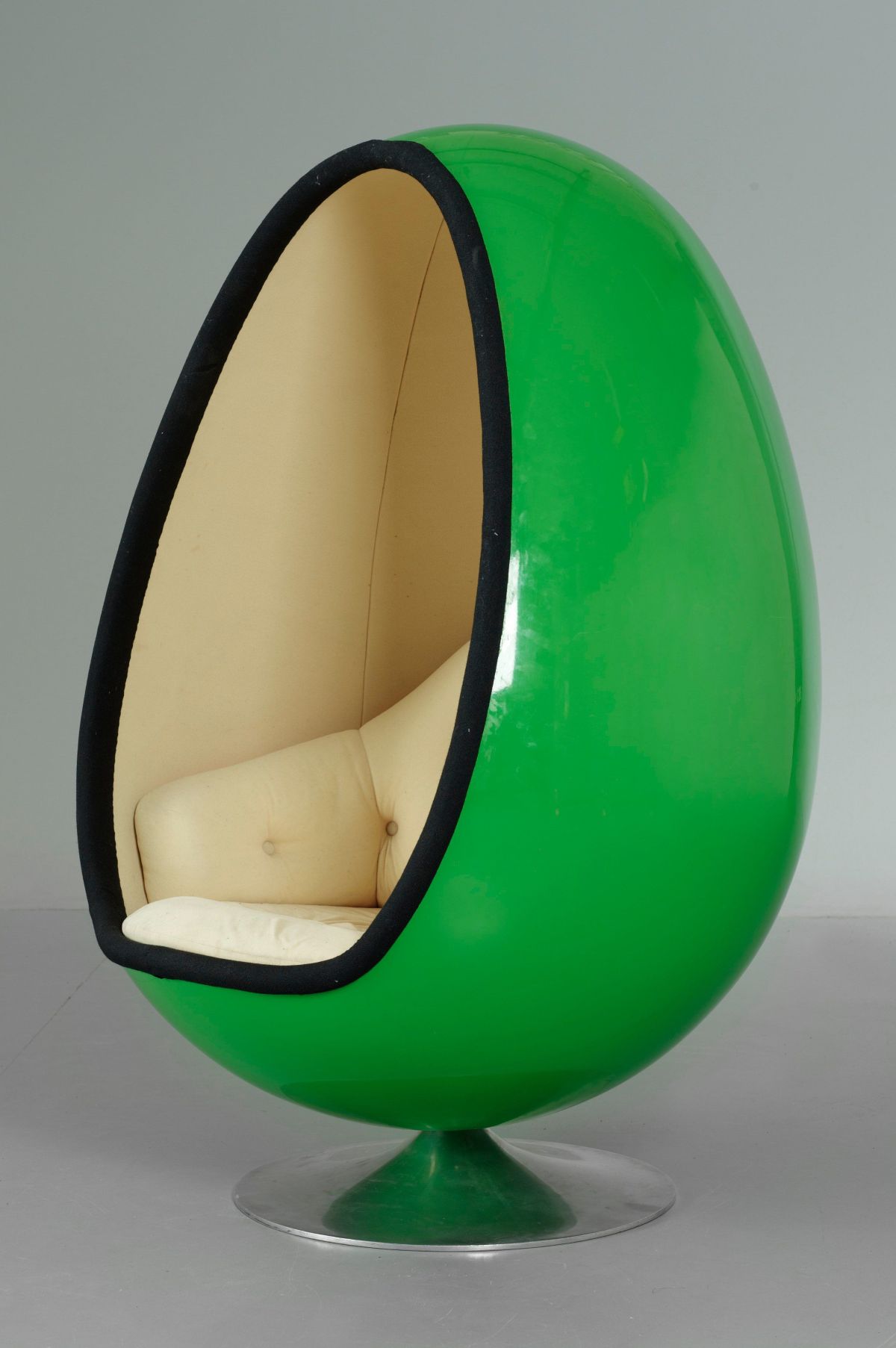 Ovalia Egg Chair